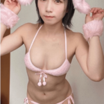 「超絶可愛くて綺麗」「クールでカワイイ」 "垂れ耳うさぎ"ビキニショットにファン歓喜【村上りいなさん/2023年4月2日】