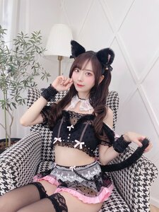 可愛すぎる「にゃーん」なコスチュームに誰もがメロメロ…コスプレイヤーの天上てんこが披露したフリフリの黒猫ショットに悶絶必至
