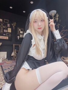 史上最強にセクシーなシスター降臨!コスプレイヤー・天上てんこが披露した異次元レベルの魅惑のショットに跪く…