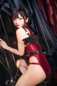 「無敵の小悪魔ちゃん」コスプレイヤー・白烏しろが披露したむっちりヒップがセクシーな悪戯ショットに弄ばれたい!