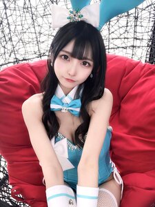 「おはようさぎ」コスプレイヤー・白烏しろが披露した編みタイツがチラ見えするバニーガールコスチュームに萌える