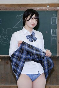 橋本せりか、朝から大胆！「スカートの中見せてくれる同級生」の秘密にファン大興奮！