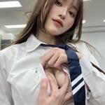 佐伯澪「こんな上司は嫌だ」!シャツとネクタイでオフィスで魅せる「セクシーすぎる上司」ショット!