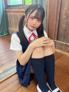 堀内玲「怖いか?この現役に見えるアラサーが」!制服風衣装で魅せる不朽の美貌!