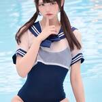 瑚桃きらり「たぬき顔×黒髪ツイン×スク水 = 至高」!透明感あふれるスク水ショットにファン悶絶!