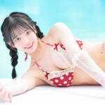 「こっちおいでよ〜」零れ落ちそうな“白ムチたわわ”に暴走寸前…長野雅、横たわって誘い込む絶世の艶肌ボディにファン殺到…!