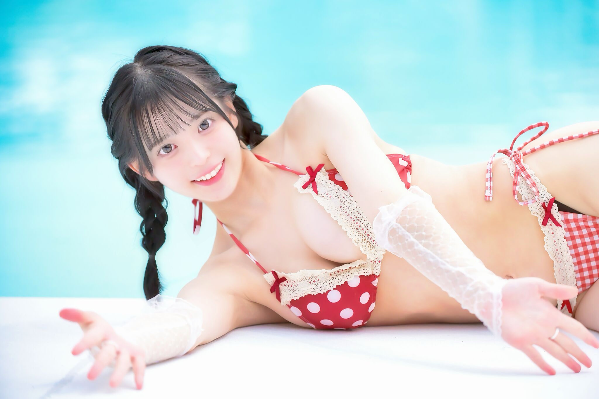 「こっちおいでよ〜」零れ落ちそうな“白ムチたわわ”に暴走寸前…長野雅、横たわって誘い込む絶世の艶肌ボディにファン殺到…!