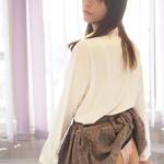 ナターシャ・アナニアシビリ、オフィスで大胆ショット！「すごく男性社員さんからの視線を感じた」