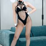 天川星夏、網タイツのセクシーバニー姿でファンを魅了!