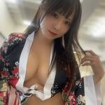 日下部ほたる、はだけた和服姿でファンを誘惑！ 「和服、好き？」に熱い視線