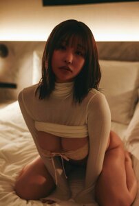 木南美々、「ちょっと濡れてる嫁(髪)」ショット公開！ タートルネックからのぞく抜群のプロポーションにファン熱狂