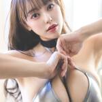 音羽美奈、シルバービキニ姿でファンに甘える！「おはよ♡ぎゅってする？」の問いかけに大反響