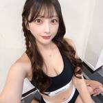 松本みいな、スポーティーなランジェリー姿でファンに甘い問いかけ！「おうちでなにする？🖤」に大反響