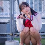 榛名うい、セーラー服風の衣装でしゃがみ込みファンにハートを贈る！「はーと🫶🏻💗」に大反響