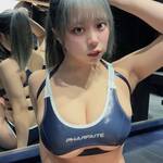 伊村要、光沢スポーツブラ姿でファンを誘惑！「一緒にトレーニングしよ？」の問いかけに熱狂