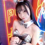 白烏しろ、メタリックシルバーのバニーガール姿でファンを誘惑！「迷ってないよ バニーちゃんが案内してあげる♡」