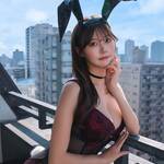 桃里れあ、夜景を背にセクシーバニー姿を披露!「すき?」の問いかけにファン熱狂