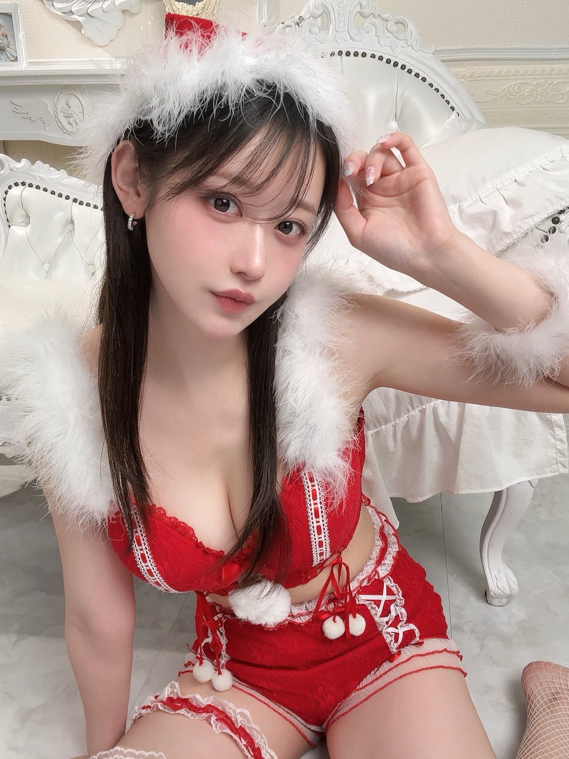 要あい、ふわふわサンタランジェリー姿でファンに問いかけ!「クリスマス…なにしよっか❓🎄🎁🎅🌟」に大反響