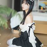 けんけん、「メイドロイド起動🔋」! 肩出しのセクシーなメイド服姿でファンを魅了