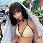 木村夢叶、大判タオルでファンを誘う! プールサイドで「一緒にあったまろ??」とキュートにおねだり