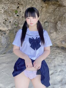 制服からチラ見せ！ やまだなみ、X（旧Twitter）で「………ん。、？？」とキュートな最新ショット公開！