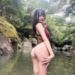 美しい渓谷に降臨！ 七海うりん、「今年一番伸びた写真」で圧倒的な美尻を披露！