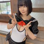 溢れるバストに視線釘付け! 倉園ひかる、X(旧Twitter)で「むぎゅ♡」な制服風ショットを公開!