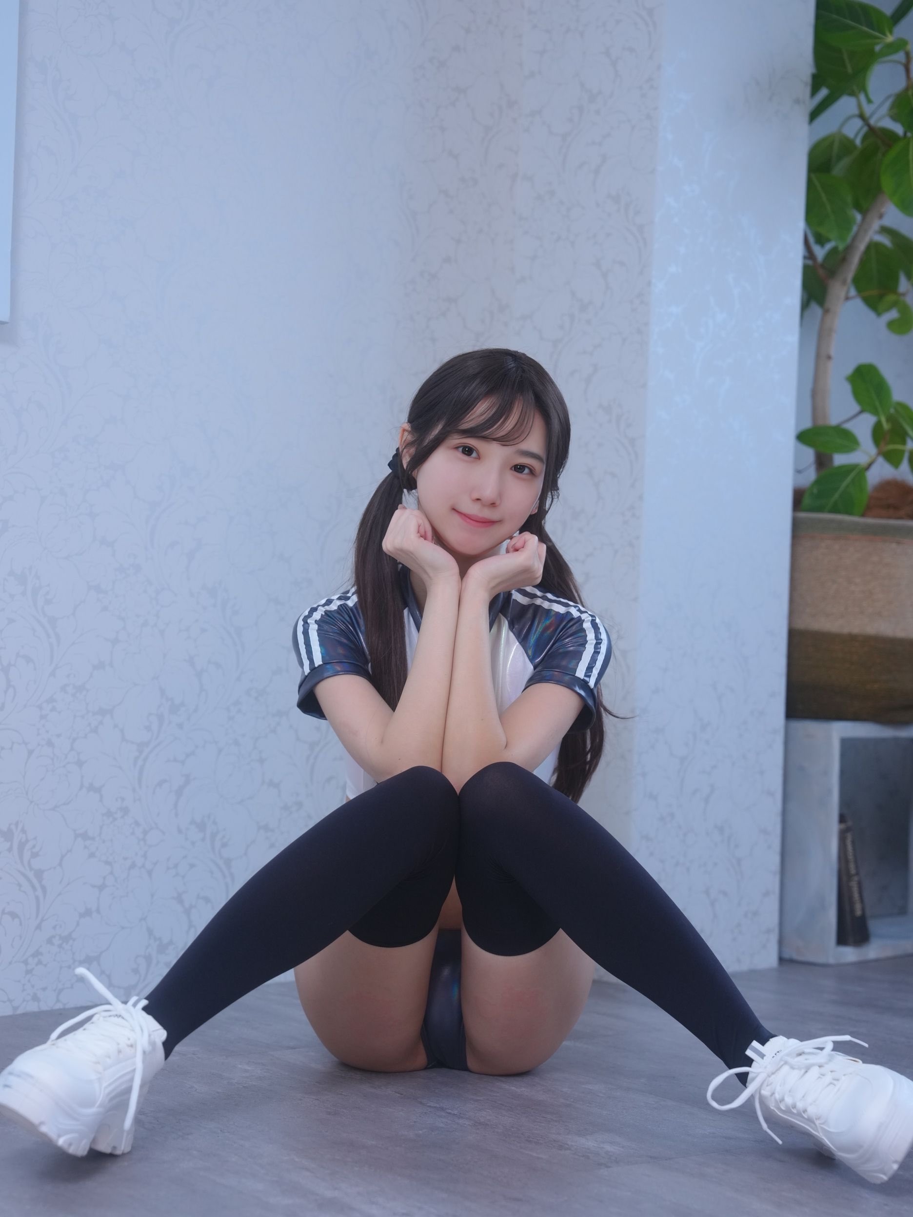 誘惑のツインテール！ かほたん。、X（旧Twitter）で「遅刻しちゃダメだよー💕」とスポーティーな姿を披露！