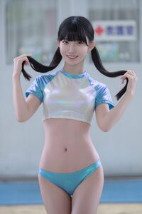 輝くメタリックの誘惑！ 五百木いお、X（旧Twitter）で「万バズ」記録の超絶キュートなブルマ姿を披露！