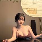 「くりぼっちなのだ〜🎅❤️」 ちーまき、アンニュイな表情で魅せる“大人な夜”のひとときにファン吐息