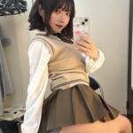 「クリスマスの予定決まった？？」 いずちのの、清楚な制服姿から覗く“究極のギャップ”でファンを誘惑！