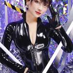 「極上のてかりっ！」 美南ナミ、漆黒のラバースーツで放つ“サイバー美”にファン驚嘆！