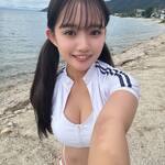 「おはみゆ🔆」 大園みゆう、冬の海岸で弾ける“スポーティー水着”スマイルにファン歓喜！