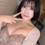 「おもちみたいなほっぺです」 大塚杏奈、白ビキニ姿の“指ぷに”ショットで魅せる、究極の癒やし系マシュマロボディ！