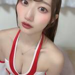 「こんにちわ＼＼\(۶•̀ᴗ•́)۶//／／」 信野樹奈、紅白の華やか衣装で魅せる“至近距離の透き通る美貌”と艶やかデコルテ！