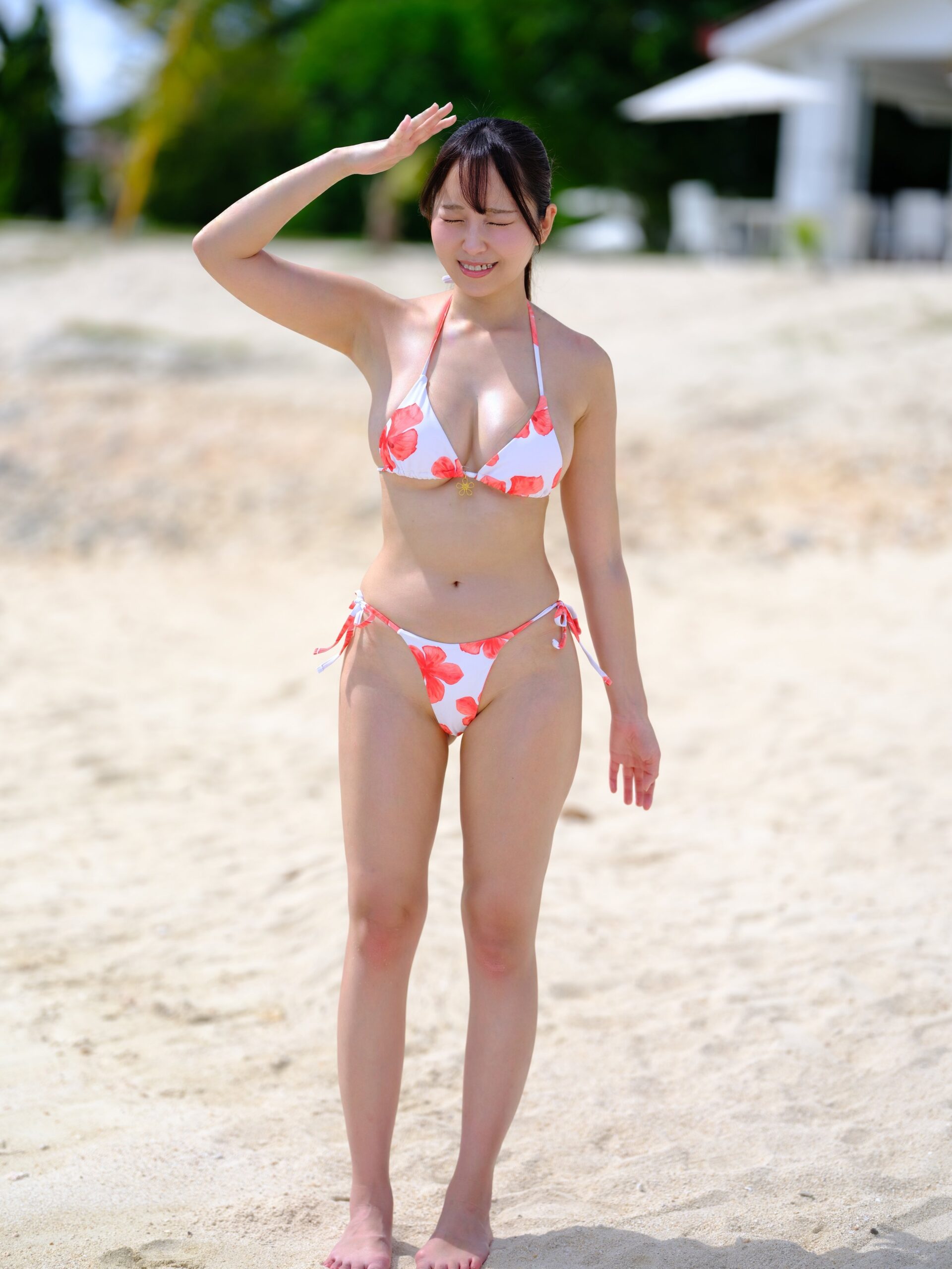 「眩しいでっっ」 るか、ミスSPA!2025グランプリが魅せる“純度100%の白肌”と華やか赤花ビキニ姿！