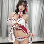 「ご利益あるかも？」 蒼羽もぐ汰、紅白の“巫女風バニー”姿で魅せる、究極のヘソ出しと透明感あふれる曲線美！