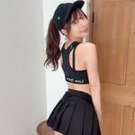 「すぽーつうぇあ！」 竹内星菜、黒のミニスカ×スポブラ姿で魅せる、究極の“美尻ライン”と振り返りざまの誘惑！