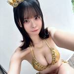 「Amazon売り切れているらしい…？」 山本栞、黄金の“宝石ビキニ”と王冠で魅せる、至高の爆乳美と女王の風格！