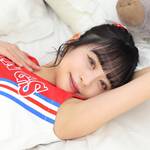 「ひとやすみしよ❤︎」 叶野 僾、チアガール衣装で魅せる、至高の添い寝シチュエーションと吸い込まれるような甘い瞳！