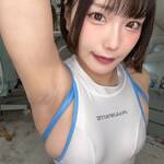 「脇」 橘あさひ、白×水の“極限サイドオープン”競泳水着で魅せる、至高の曲線美とあざと可愛い微笑みの衝撃！