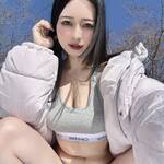 「真冬のカルバンクライン」 園苺花、白銀の世界で魅せるグレーのアンダーウェア姿と至高の透明感！