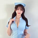 「入院したい？♡」 桃里れあ、水色の清楚ナース衣装で魅せる、至高のボリュームバストと透明感あふれる美貌の衝撃！