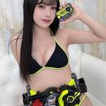 「おはなつ💛ニチアサです❕」 碧井菜月、仮面ライダーゼロワン変身ベルト×黒ビキニで魅せる至高の「特撮美少女」オーラの衝撃!