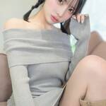 「私じゃだめかな？」 七海りお、萌え袖グレーニットで魅せる至高の「肩出し美」と、守りたくなるヒロインオーラの衝撃！