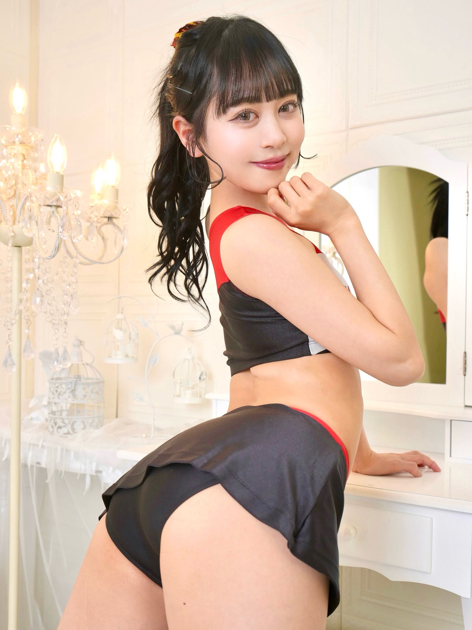 「振り向き❤︎」 叶野僾（かのほのか）、チア風ミニスカ衣装で魅せる至高のヒップラインと、眩いヒロインスマイルの衝撃！