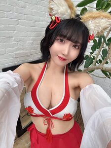 「撮影会ありがとうございました🫶🏻」 もものすけ、狐耳×赤白チャイナ風水着で魅せる至高の「あざと可愛い」と、眩いヒロインスマイルの衝撃！