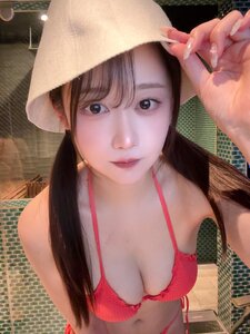 「い、生きてます😅」 要あい、鮮烈なピンクビキニ×サウナハットで魅せる至高の「圧倒的ボリューム美」と、守りたくなるようなヒロインスマイルの衝撃!