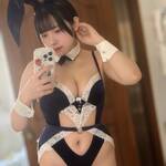 「おはようさぎ!」 暫(しばし)、紺×白レースのバニーランジェリーで魅せる至高の「むちふわボディ」と、守りたくなるようなヒロインオーラの衝撃!