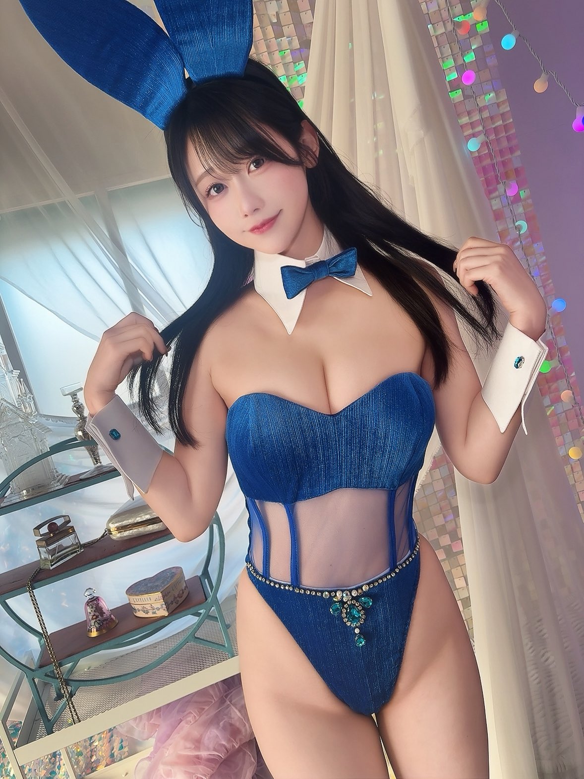 「とっても可愛いバニーガール」 要あい、鮮やかなロイヤルブルーの至高の変形バニーで魅せる、圧倒的な「砂時計ボディ」と女神の微笑み！